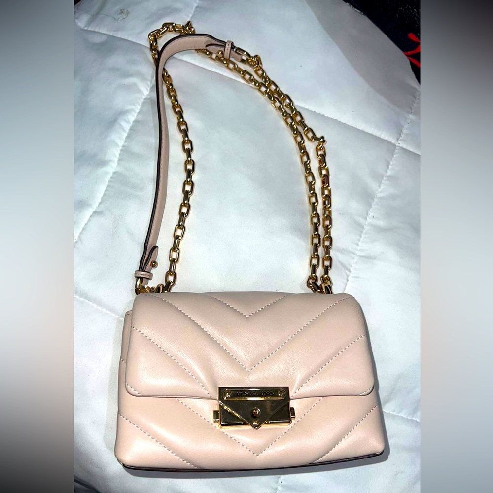 Micheal kors small bag brand new !!